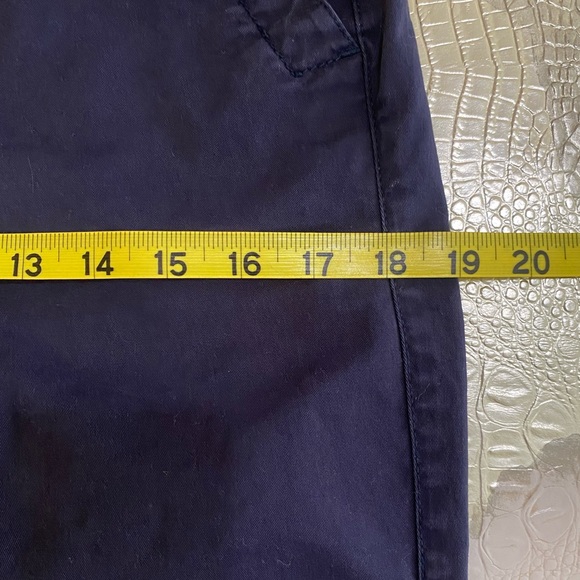 Gap size 4 Navy Blue Mid-Rise Bermuda Shorts Casual Relaxed Fit - Picture 6 of 9